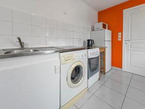 Kuchyň nebo kuchyňský kout v ubytování Charmant Duplex Lumineux