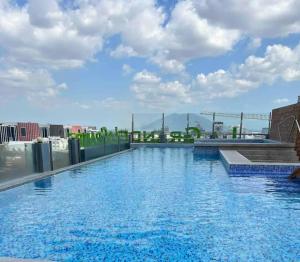 Gambar di galeri bagi 1108 LaGrande2 11floor rooftop swiming angeles Walking street di Angeles