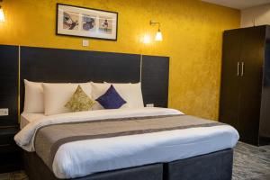 Letto o letti in una camera di Residency Hotel Lekki Phase 1