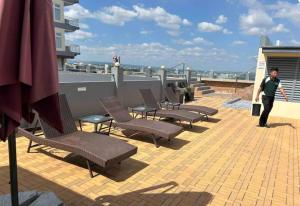 Gallery image of 1124 LaGrande2 11floor rooftop swiming angeles Walking street in Angeles