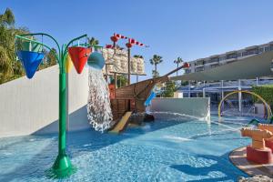 Bazén v ubytování Atlantica Oasis Hotel nebo v jeho okolí