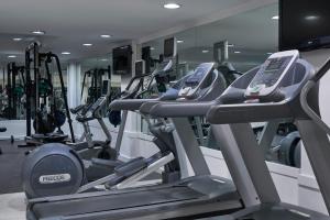 Fitness centrum a/nebo fitness zařízení v ubytování Atlantica Oasis Hotel