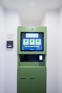 Imagine din galeria proprietății Hôtel Arnold self check-in în Neuchâtel