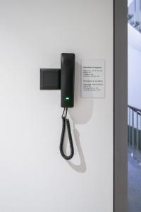 Imagine din galeria proprietății Hôtel Arnold self check-in în Neuchâtel