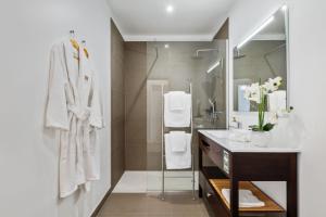 Ένα μπάνιο στο VIRA by KAAMAH +15 φωτογραφίες