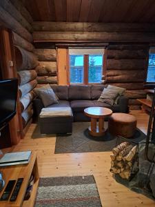 Posezení v ubytování Kelohonkamökki ja 2 x hissilippu