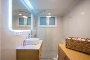 Vannituba majutusasutuses Selas Spacious fully equipped 3 BDR Apt by Hospi +22 fotot