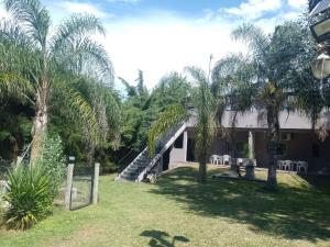 Κήπος έξω από το Ommbungalows