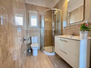 Bilik mandi di Ann's dream top floor with new lift! +29 gambar