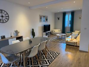 Μια τηλεόραση ή/και κέντρο ψυχαγωγίας στο Family Villa 29