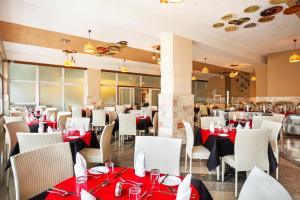 Restaurace v ubytování Maanzoni 680 HOTEL