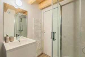 Ένα μπάνιο στο Studio pour deux personnes en mezzanine