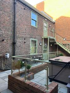 Φωτογραφία από το άλμπουμ του Magistrates Penthouse Suite - Town Centre Apartments with Spa σε Morpeth