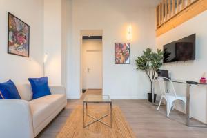 Μια τηλεόραση ή/και κέντρο ψυχαγωγίας στο Grand studio pour deux personnes en mezzanine