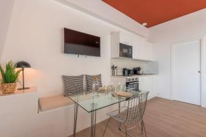 Η κουζίνα ή μικρή κουζίνα στο Studio équipé côté cour, parking gratuit