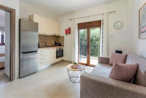 Η κουζίνα ή μικρή κουζίνα στο Stylish Bedsit Getaway 2 at Kriopighi