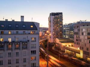 a view of a city with buildings and street lights at ibis budget Issy Les Moulineaux Paris Ouest in Issy-les-Moulineaux