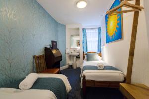 Postel nebo postele na pokoji v ubytování St Athans Hotel