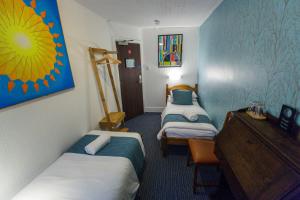 Postel nebo postele na pokoji v ubytování St Athans Hotel