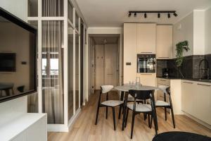 Kuchyňa alebo kuchynka v ubytovaní RentPlanet - Apartament Szczytnicka