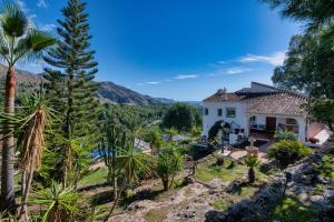 フリヒリアナにあるVilla Morera Garden Villa 5 pers, 2 bedrooms with extra rooms when neededの山中の家