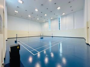 Fasilitas tenis dan/atau squash di Studio APT with Pool, Gym, Squash and Badminton Courts