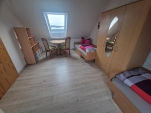a small room with a small table and a bed at Ferienhaus Am Pilgerweg in Tauscha