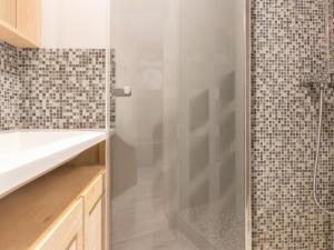 a bathroom with a shower and a white sink at Appartement spacieux 8 pers, balcon, centre station - FR-1-346-400 in Arc 1800