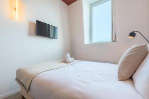 Ένα ή περισσότερα κρεβάτια σε δωμάτιο στο Studio équipé côté rue, parking gratuit +13 φωτογραφίες