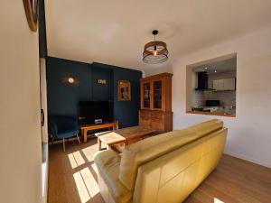 TV a/nebo společenská místnost v ubytování L'Etretataise, maison avec parking plein centre