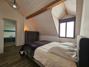 Postel nebo postele na pokoji v ubytování L'Etretataise, maison avec parking plein centre