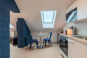 Η κουζίνα ή μικρή κουζίνα στο Studio sous les combles côté rue, parking gratuit