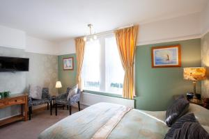 TV a/nebo společenská místnost v ubytování Amberlea Guest House