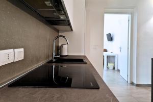 A kitchen or kitchenette at Home De Curtis Még 37 kép