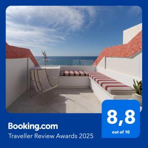 un balcón con vista al mar en SG Canteras View Deluxe, en Las Palmas de Gran Canaria