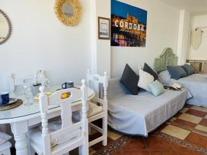 A seating area at Estudio Jimena Córdoba en el centro de Nerja