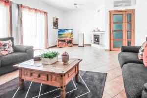 Ruang duduk di Villa Ash