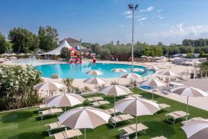 Πισίνα στο ή κοντά στο Glamping Lido di Pomposa