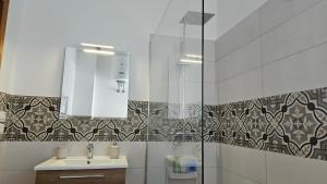 a bathroom with a sink and a mirror at Salento casavacanza Maria in Galatina +32 photos