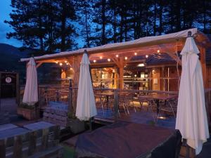 Restaurace v ubytování Cabane en bois POD 2