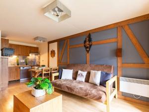 Posteľ alebo postele v izbe v ubytovaní Appartement 1 chambre, piscine, sauna, parking en hyper centre-ville - FR-1-296-432