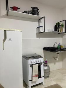 Η κουζίνα ή μικρή κουζίνα στο Loft Urbano - Localização TOP Próximo a Fraga Maia +11 φωτογραφίες
