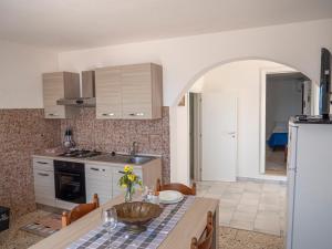 A kitchen or kitchenette at Villa Cordella 3