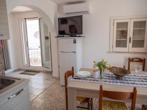 A kitchen or kitchenette at Villa Cordella 3