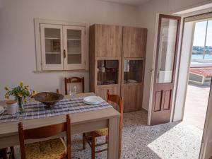 A kitchen or kitchenette at Villa Cordella 3