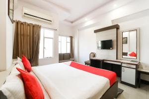 Ένα ή περισσότερα κρεβάτια σε δωμάτιο στο Super Hotel Utsav