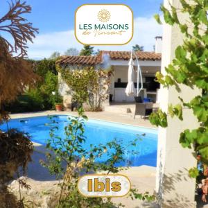 a house with a swimming pool with the words les missions the voyages at Ibis - villa avec piscine, jardin et parking in Arles