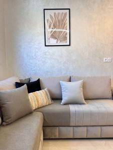 Luxe appartement Berkane的休息区