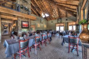 a restaurant with tables and chairs in a room at Sundance Club Resort in Gordon