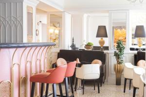 A seating area at Londra Palace Venezia